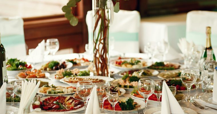 Choosing Reliable Caterers in Noida for a Successful Corporate Event